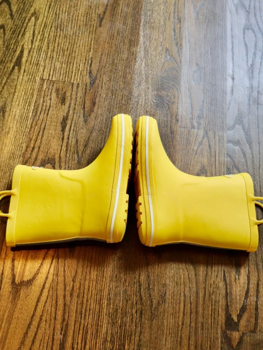 Kids Rain Boots Waterproof Rubber Boots with Easy-on Handles Size: Big Kid 4